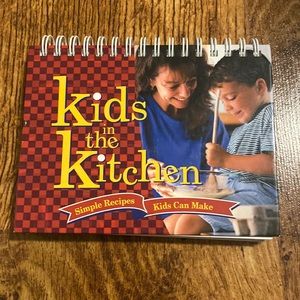 Kids in the Kitchen, simple recipes kids can make(EUC)